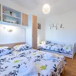 Prázdninový dům Three-bedroom In Neoric
