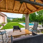 Prázdninový dům Three-bedroom In *