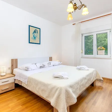 Three-bedroom In Vakantiehuis Neoric