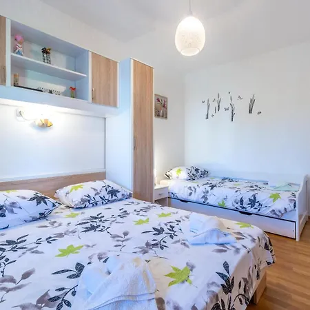 Holiday home Lovely In With Wifi Neoric