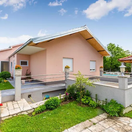 Prázdninový dům Three-bedroom In Neoric